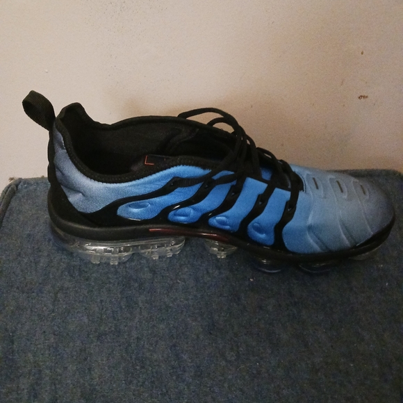 Nike Air Vapormax Plus - Picture 4 of 10